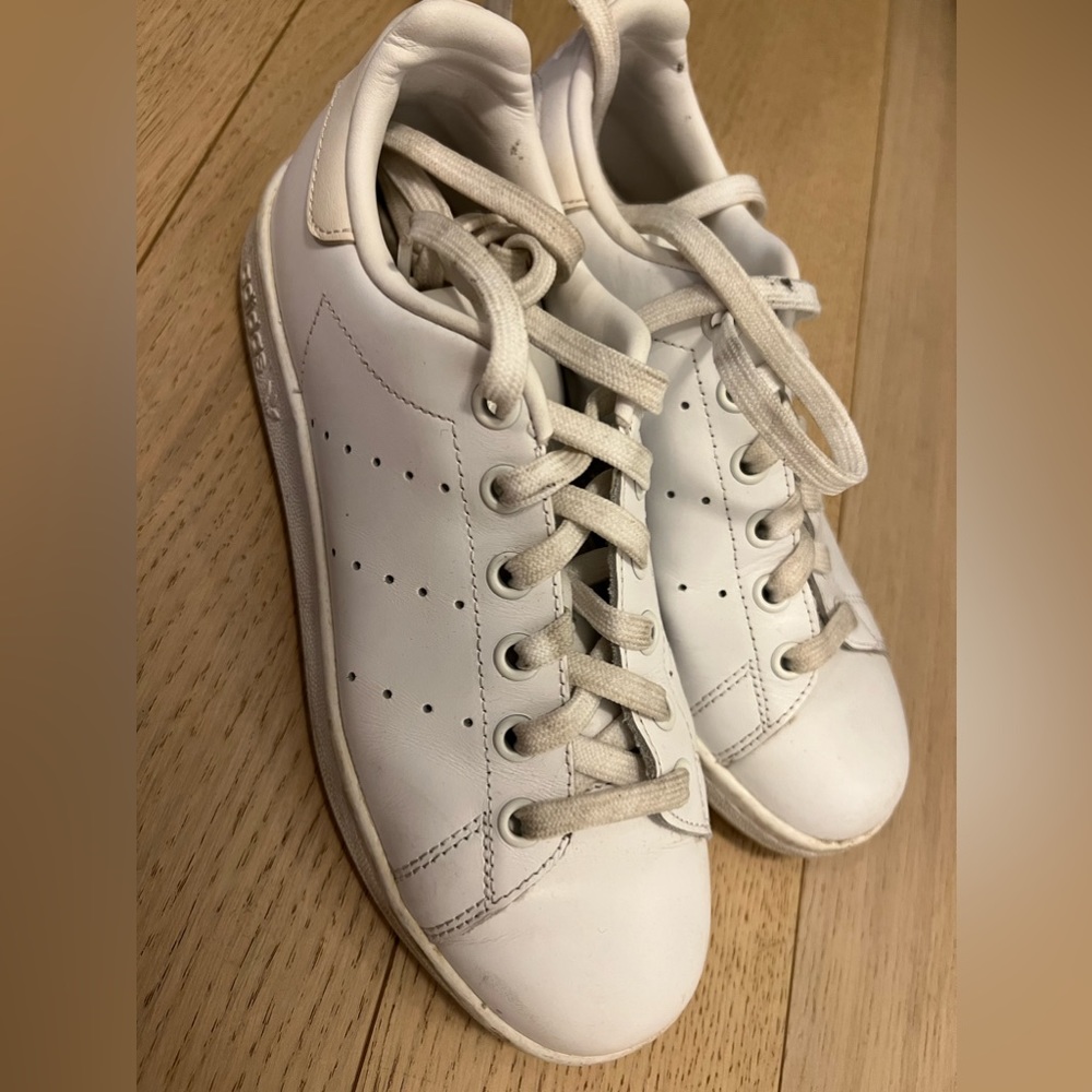 Stan smiths, boys sz 4y women’s 5.5